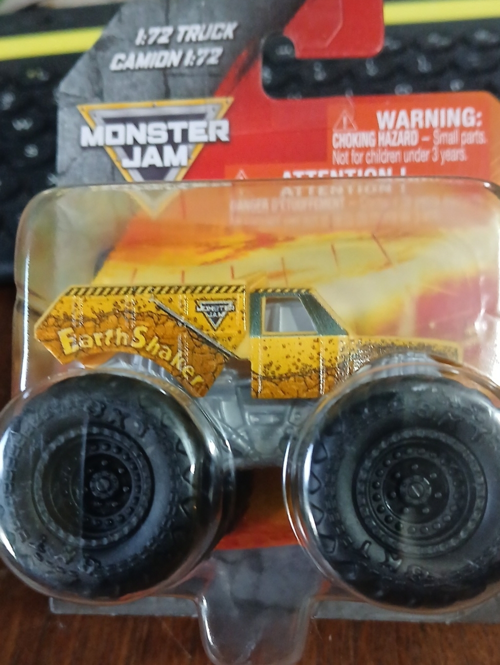 Monster Jam Earth Shaker Yellow Monster Truck Toy 1/72